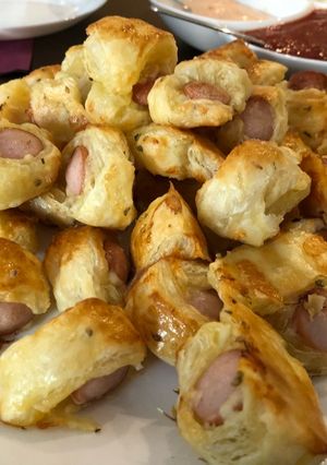 A picture of Sausages in puff pastry.