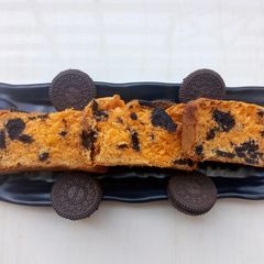 A picture of Orange Oreo Cake.