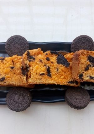 A picture of Orange Oreo Cake.
