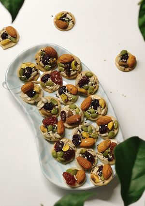 Hình của món Bánh đồng tiền ngũ hạt.