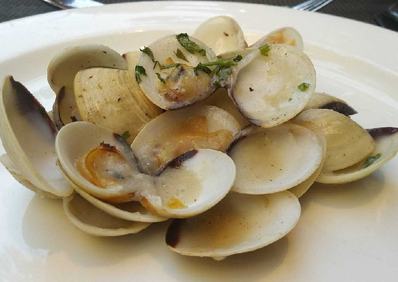 Almejas en salsa marinera