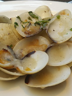 Una foto de Almejas en salsa marinera
