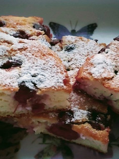 Túrós - meggyes sütike 🍒🍒🍒 recept fotója