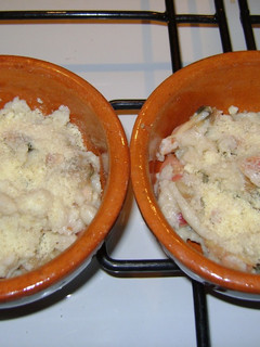 Una foto de Cazuelas individuales de almejas, cholgas, etc gratinadas con salsa blanca