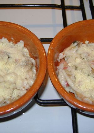 Una foto de Cazuelas individuales de almejas, cholgas, etc gratinadas con salsa blanca