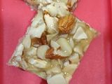 ડ્રાયફૂટ ચીકી (Dryfruits Chikki Recipe in Gujarati)