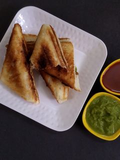 આલુ મટર સેન્ડવીચ (Aloo Matar Sandwich Recipe In Gujarati) રેસીપી મુખ્ય ફોટો