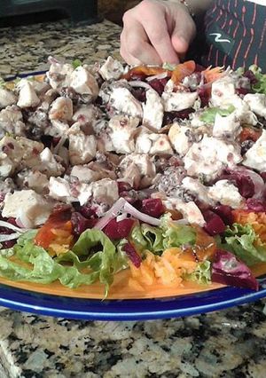 Foto principal de Ensalada de pollo con remolacha