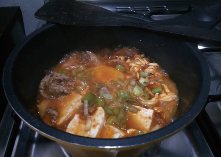 Sup Kimchi = Kimchi Jjigae a la Me 🍲