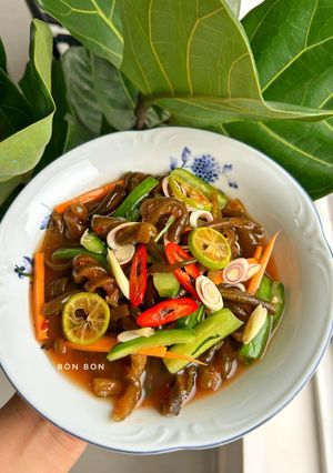 Hình của món Tảo Xoắn Sốt Thái Chay.