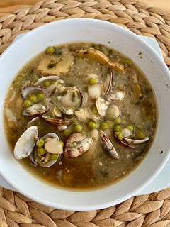 Una foto de Fabes con almejas y miso