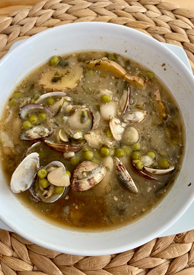 Una foto de Fabes con almejas y miso