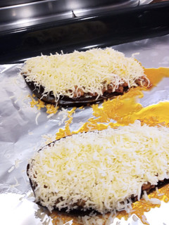 Una foto de Berenjena de rellena de carne