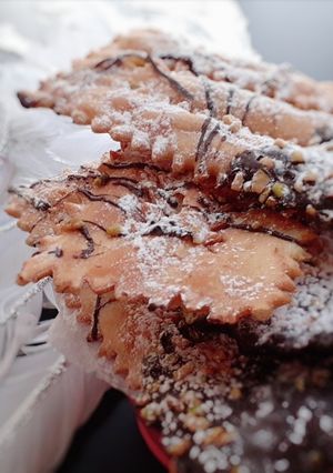 Foto di Frappe al forno cioccolato e pistacchi