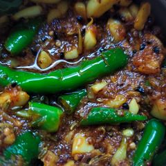 A picture of Green chilli garlic pickle.