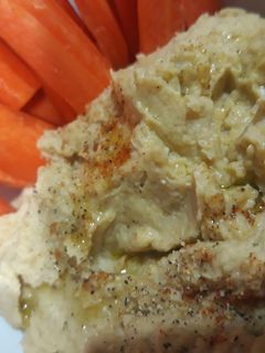 Una foto de Hummus + nachos caseros😋