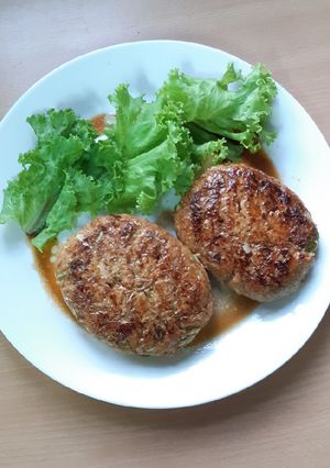 รูปของ ไก่บดเต้าหู้กะหล่ำปลีแฮมเบิร์ก