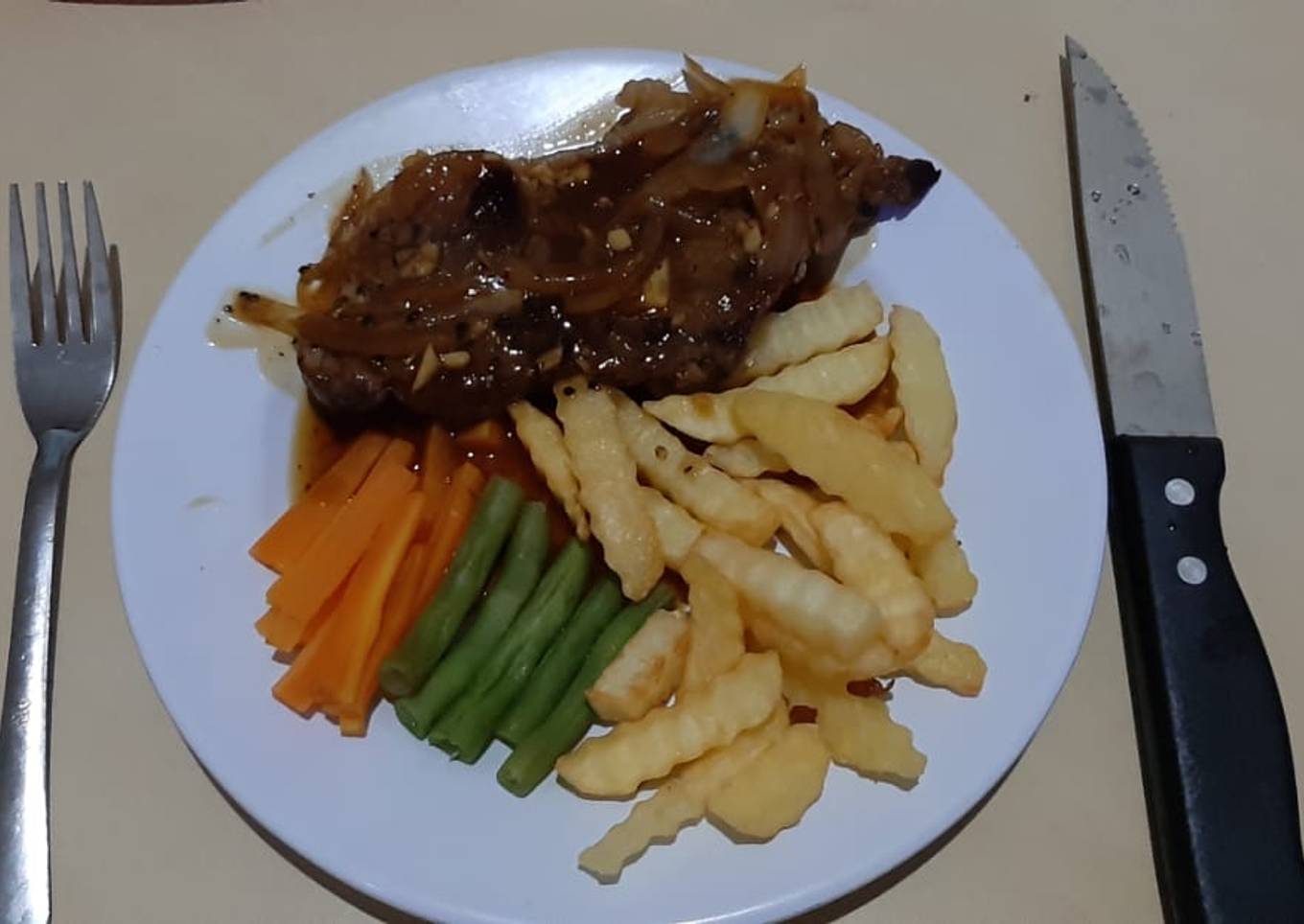 Beef steak with blackpepper sauce