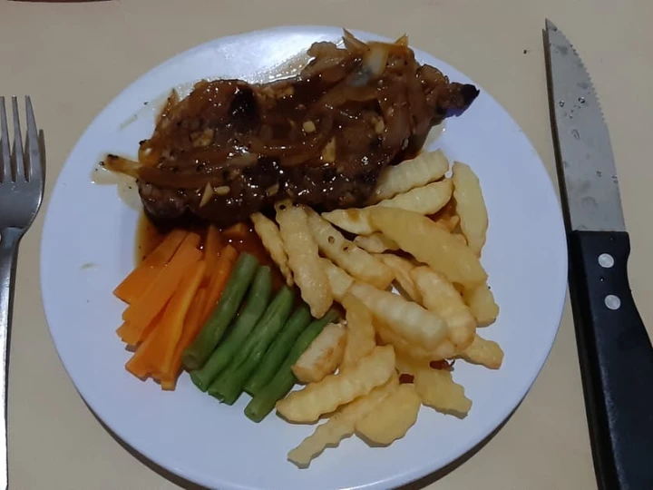 Langkah Mudah untuk Menyiapkan Resep Beef steak with blackpepper sauce yang Bikin Ngiler Anti Ribet, Mantap