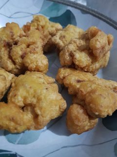 Una foto de Buñuelos de coliflor con curry😋