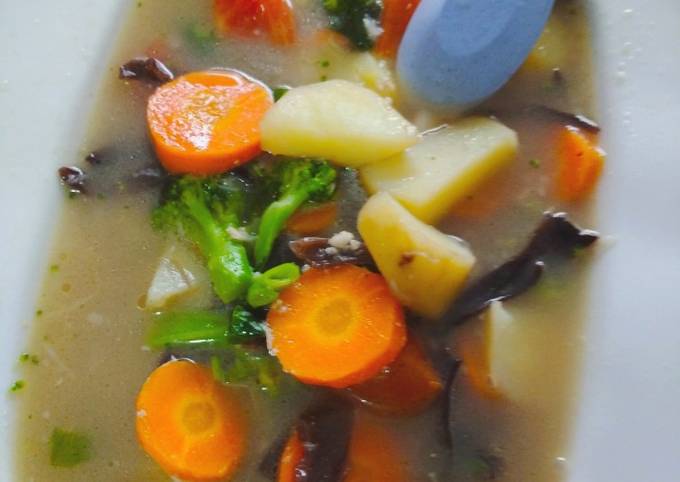 Langkah Mudah untuk Membuat Sup sayur jamur kuping Anti Gagal