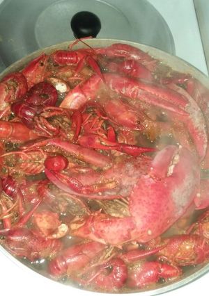 A picture of Lobster claws and crawfish broil(yes I'm at it again 😁).