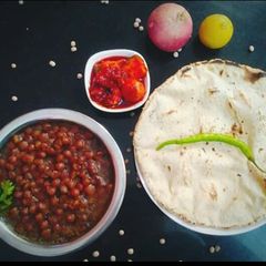 A picture of Dry pigeon peas sabji.