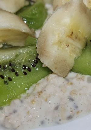 Φωτογραφία της συνταγής Απλά overnight oats με φρέσκα φρούτα