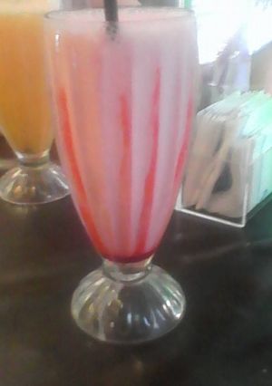 Una foto de Batido de helado y frutillas