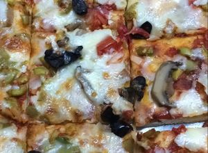 صورة لوصفة بيتزا بالفطر والجبن ولا اطيب