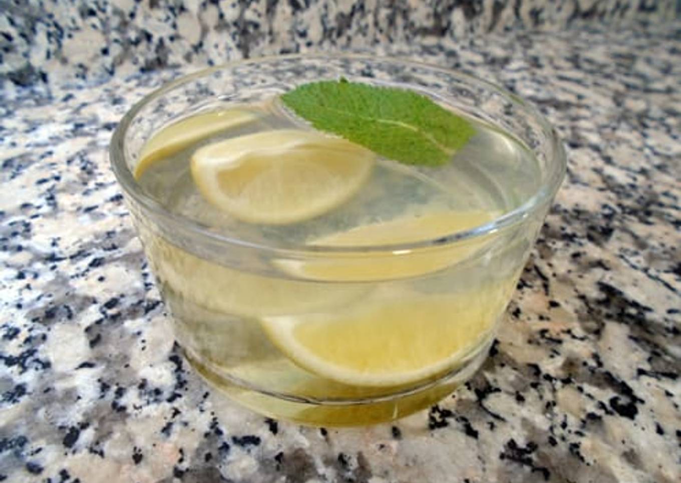 Infusión de hierbabuena y lima