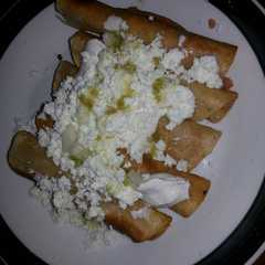 Una foto de Flautas de papa y chorizo