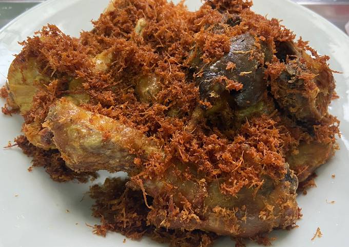 Ayam goreng lengkuas kelapa