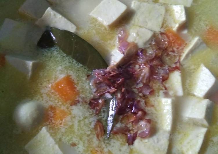 Langkah Mudah untuk Menyiapkan Tahu telur bumbu kuning, Enak