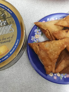 A picture of Chicken samosa.
