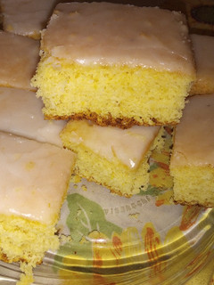 Una foto de Brownies de limón 🍋
