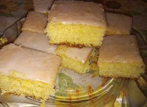Una foto de Brownies de limón 🍋