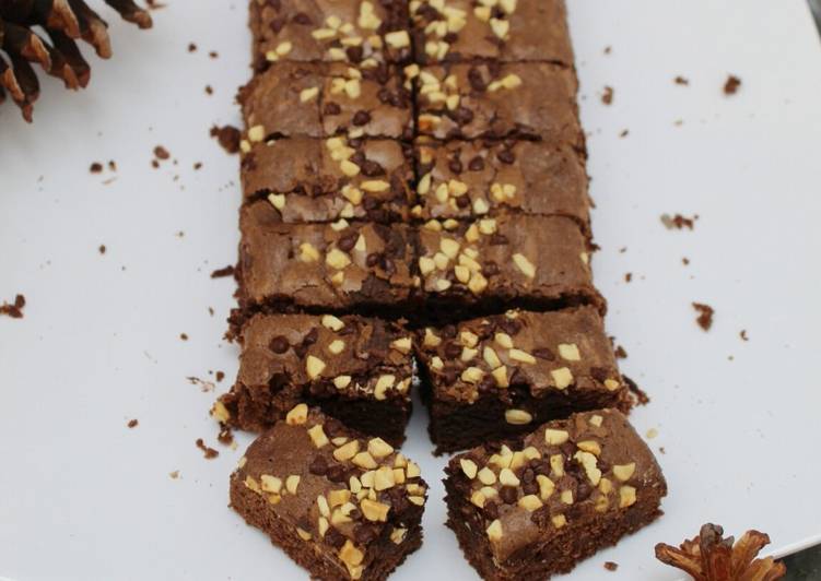 Bagaimana Menyiapkan Shiny and chewy brownies, Enak Banget