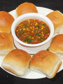 मिसल पाव (Misal pav recipe in hindi) रेसिपी मुख्य फोटो