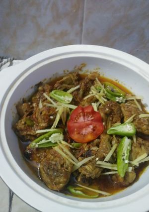A picture of Karachi's special chicken karahi.