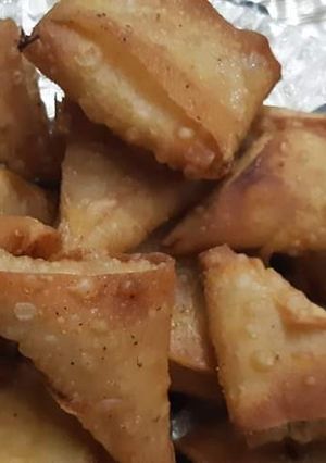 A picture of Potato Chicken cheese 1bite Samosa.