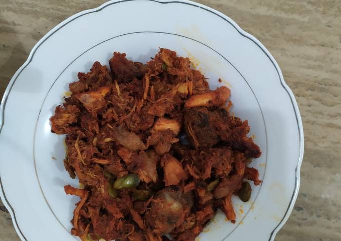 Rendang ayam suwir pete