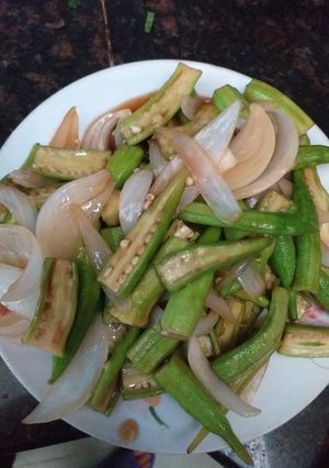 Hình của món Đậu bắp xào hành tây.