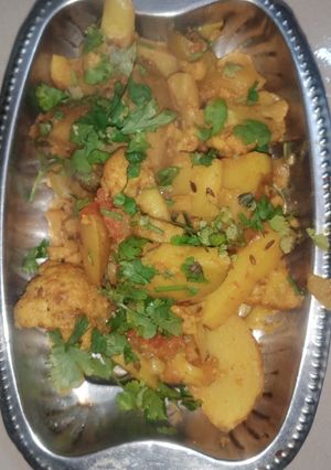 आलू गोभी की सब्जी(gobhi aloo ki sabzi recipe in hindi) रेसिपी मुख्य फोटो