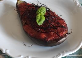 Melanzane ripiene al timo con orzo e pecorino