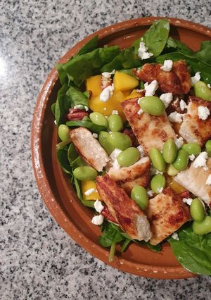Una foto de Ensalada con Edamames !