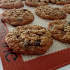 A picture of Oatmeal Raisin Cookies.