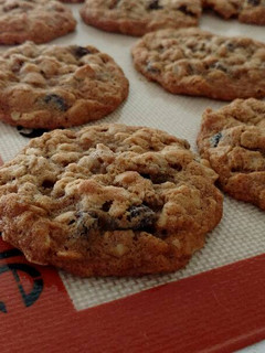 A picture of Oatmeal Raisin Cookies.