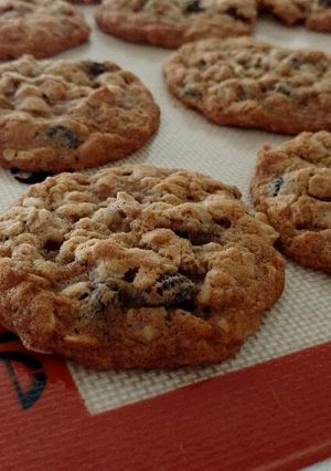 A picture of Oatmeal Raisin Cookies.