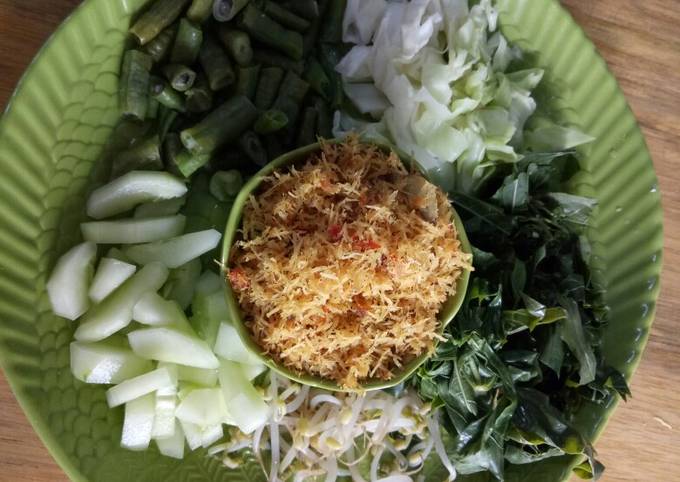 Resep: Urap sayur serundeng Rumahan